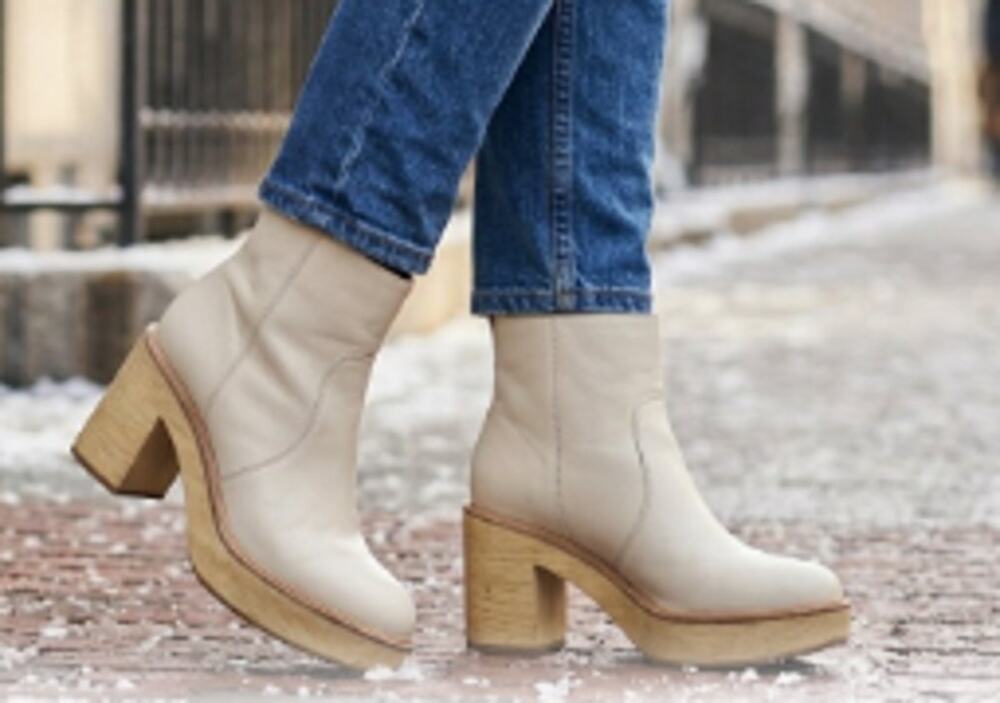 Dolce Vita Ivory Leather Cecile Platform Boots sz 7.5M